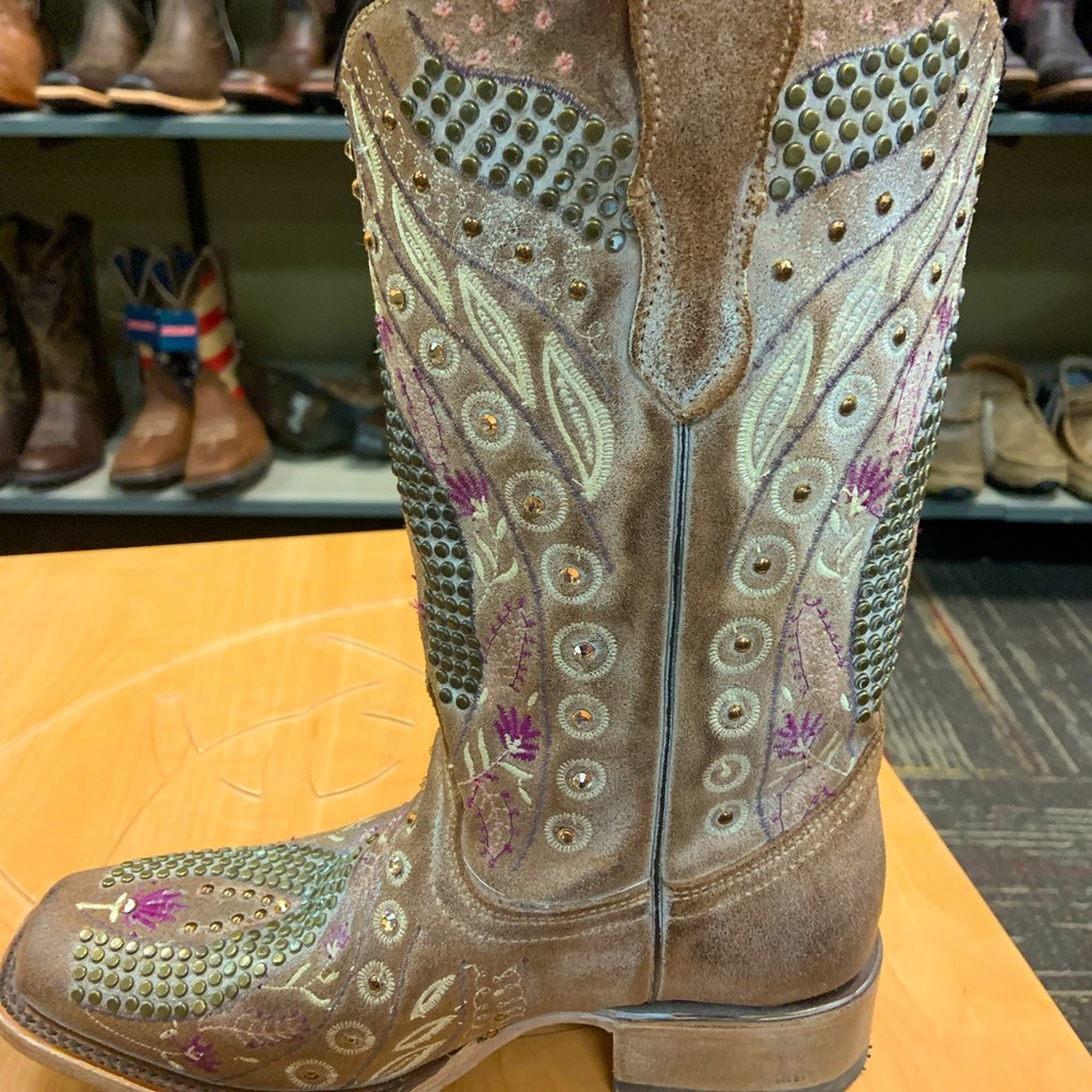 Corral boots size 7 1/2